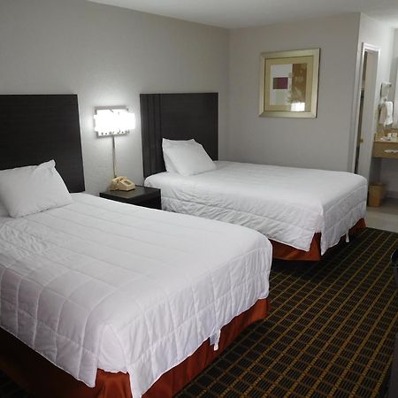 Deluxe Inn Stamford Extérieur photo